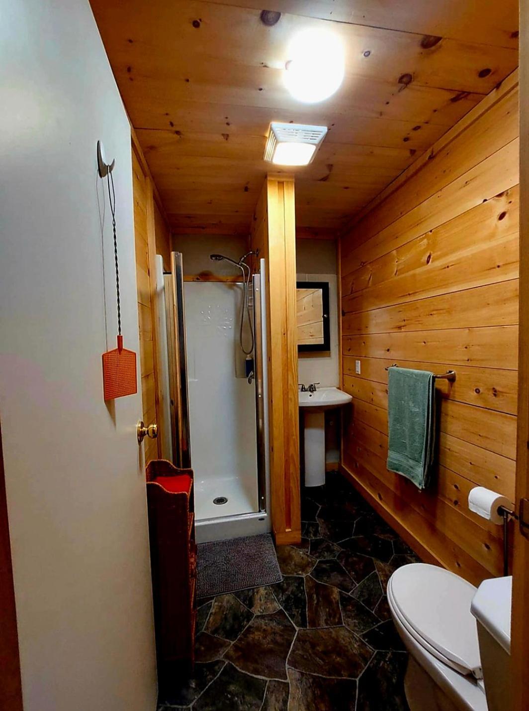 Earthquest Lodge Port Burwell Dış mekan fotoğraf